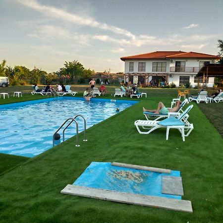 Pensiunea Paradiso Sarinasuf Esterno foto